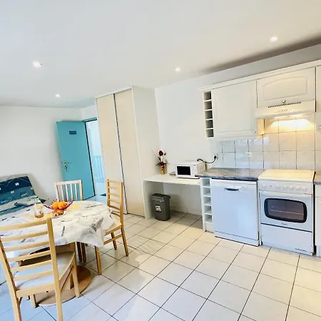 Louis Le Lavoir Apartment