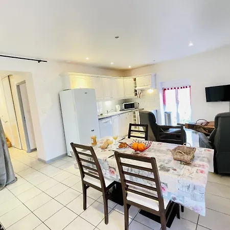 Louis Le Lavoir Apartment